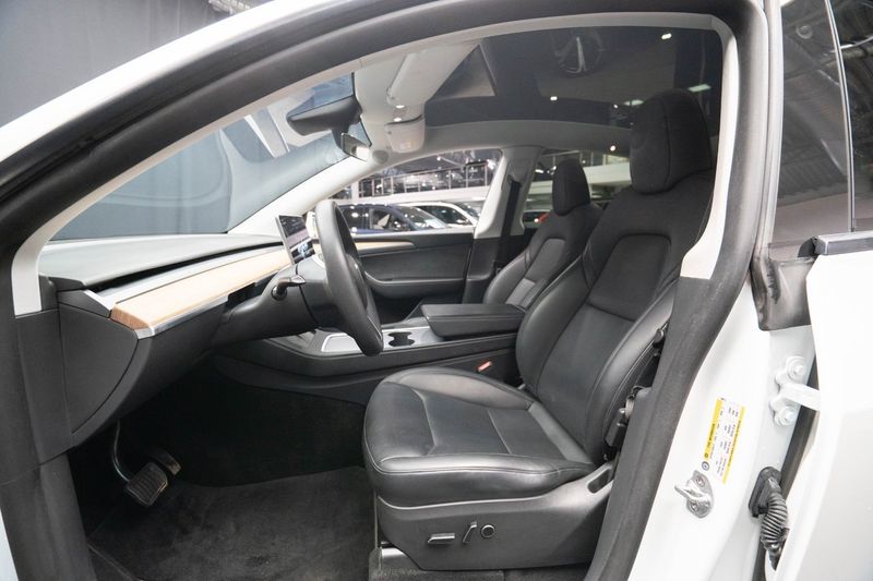 Tesla Model Y bild 16