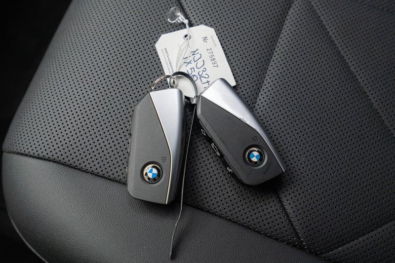 BMW iX bild 28