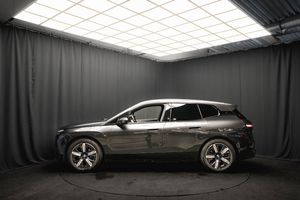 BMW iX bild 10