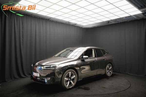 BMW iX xDrive50 PANO SKY LASER DRAG 360° H/K HUD 21'' MOMS - 2024