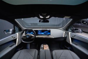 BMW iX bild 16