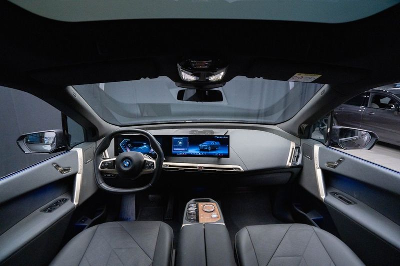 BMW iX bild 16