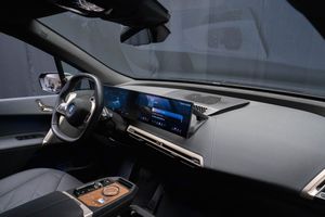 BMW iX bild 17