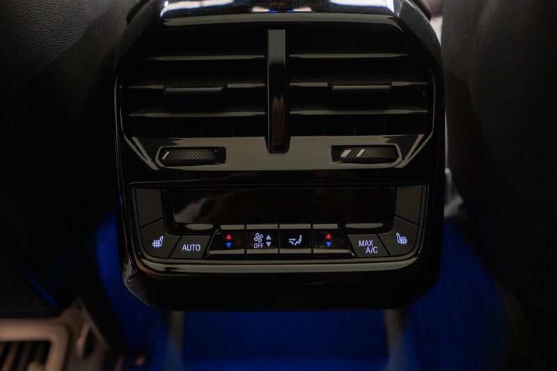 BMW iX bild 18
