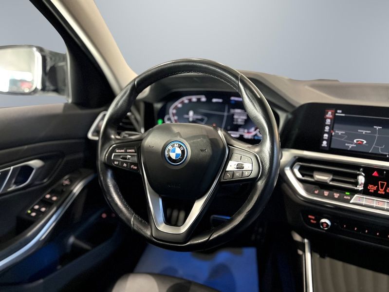 BMW 330 bild 9