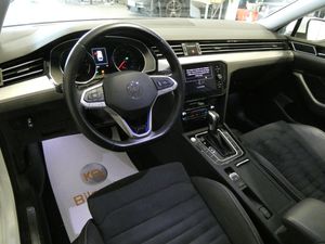 Volkswagen Passat bild 10