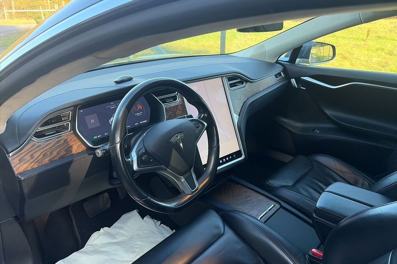 Tesla Model S bild 12