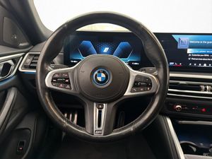 BMW i4 bild 36