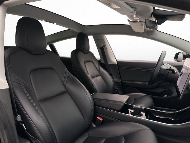 Tesla Model 3 bild 13