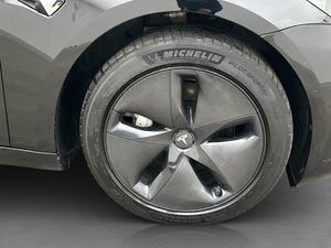 Tesla Model 3 bild 27