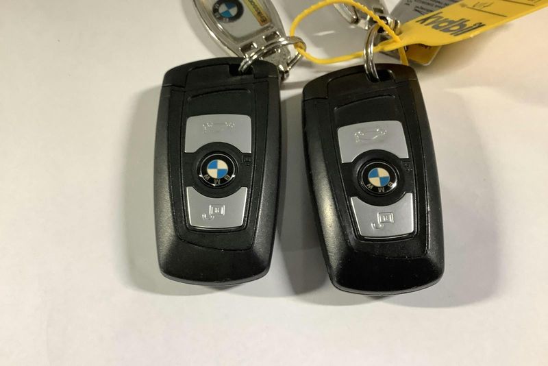 BMW 320 bild 14