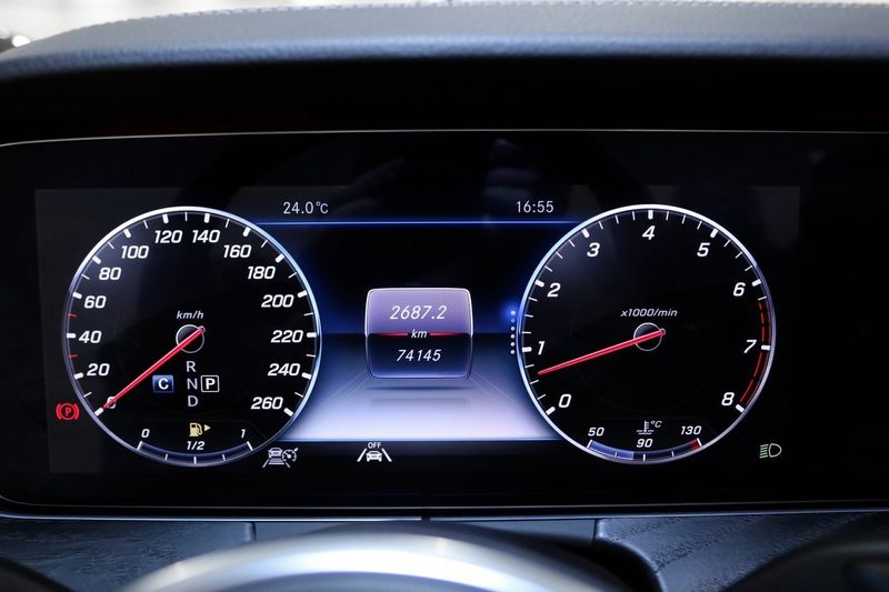 Mercedes E450 bild 32