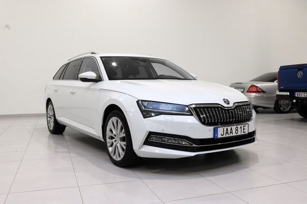 Skoda Superb iV Kombi 1.4 TSI iV Style / Dragkrok / Värmare / ACC - 2023
