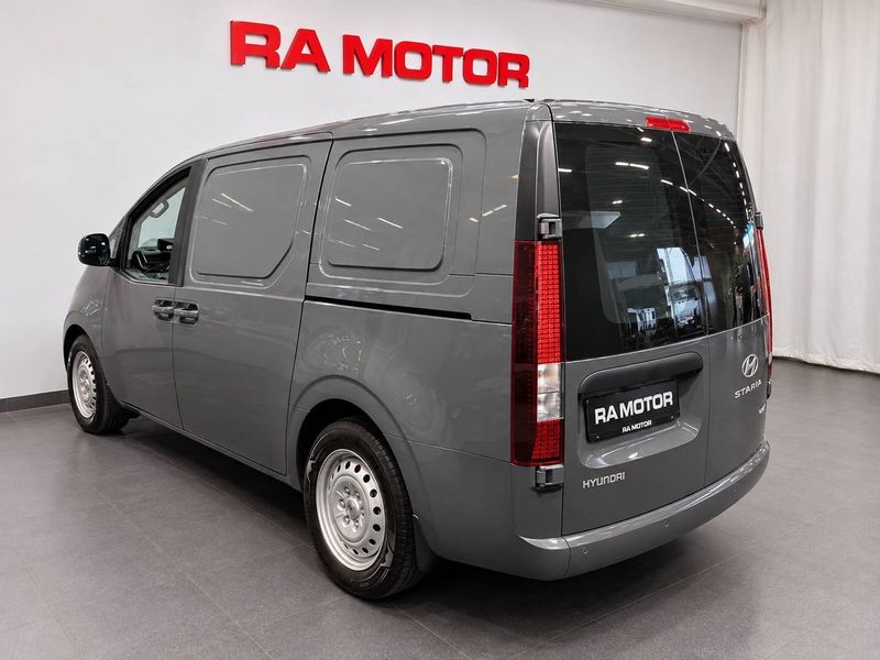 Hyundai Staria bild 2