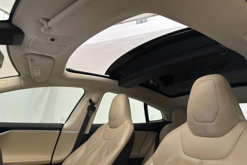 Tesla Model S bild 17