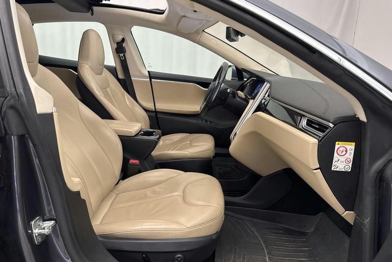 Tesla Model S bild 7