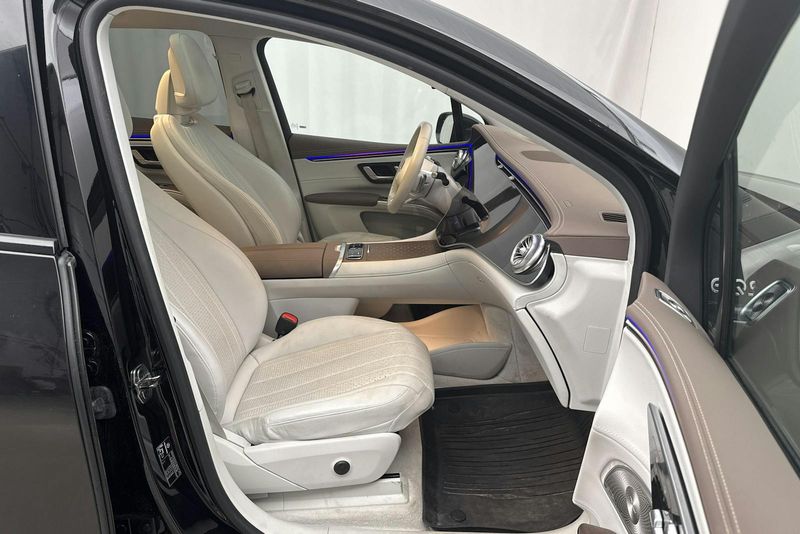 Mercedes EQS450 SUV bild 7