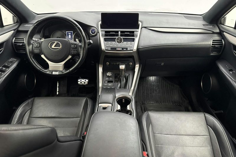 Lexus NX bild 6