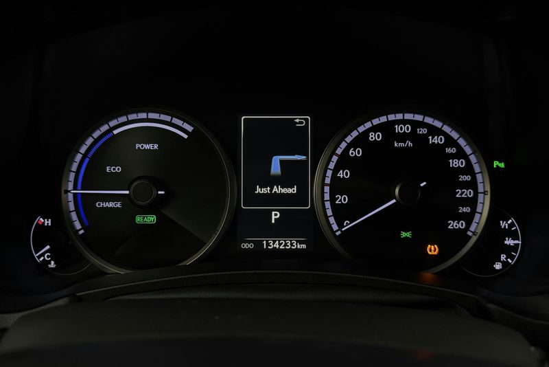 Lexus NX bild 10