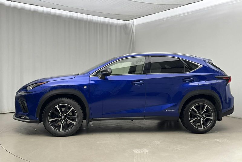 Lexus NX bild 2
