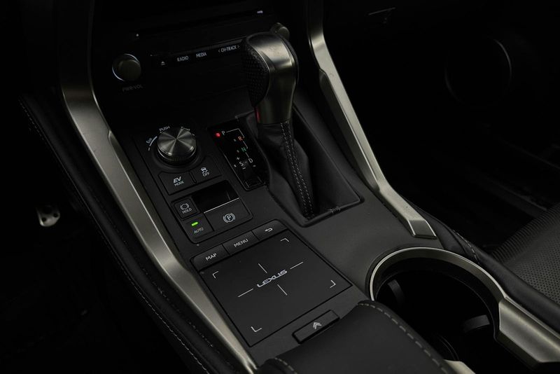 Lexus NX bild 14