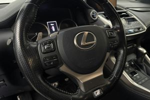 Lexus NX bild 15