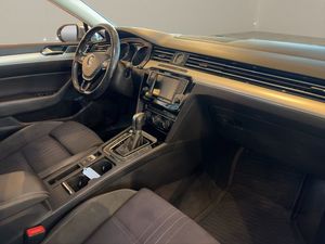 Volkswagen Passat bild 8