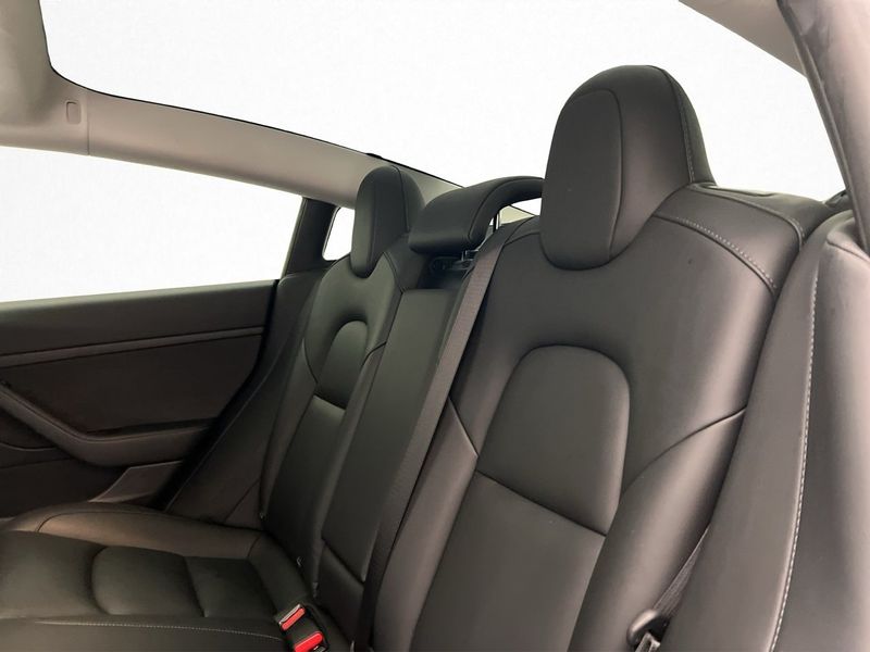 Tesla Model 3 bild 28