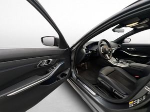 BMW 330 bild 9