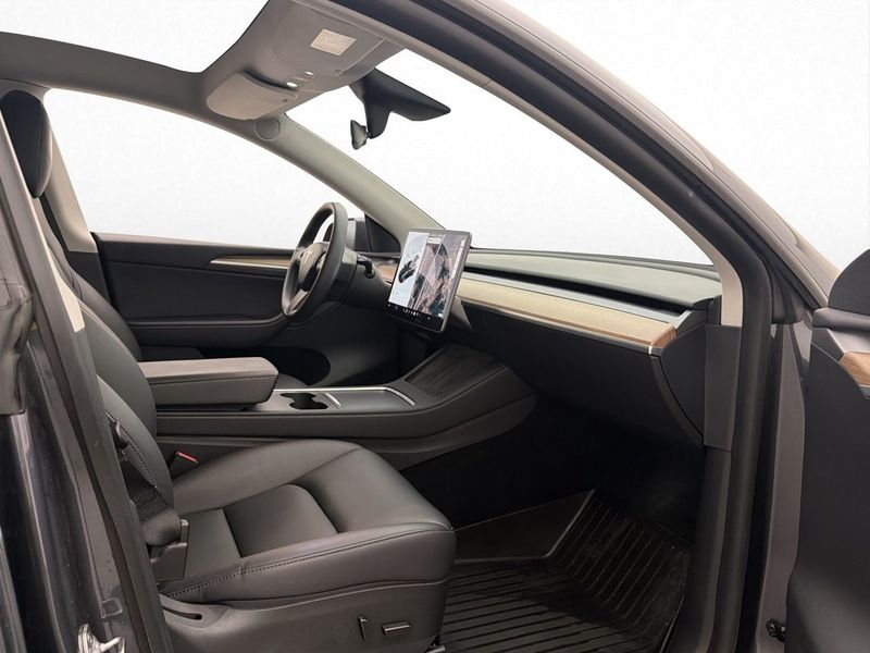 Tesla Model Y bild 26