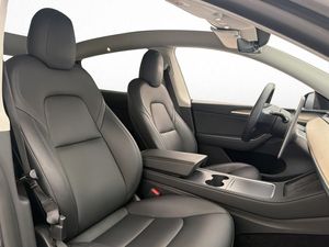 Tesla Model Y bild 25