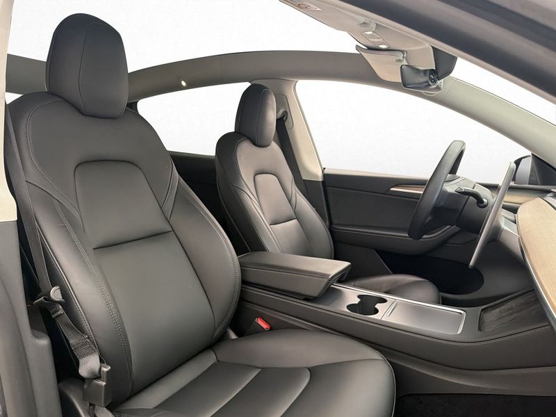 Tesla Model Y bild 25