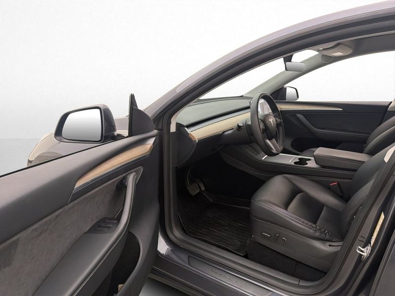 Tesla Model Y bild 10