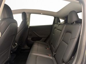 Tesla Model Y bild 27