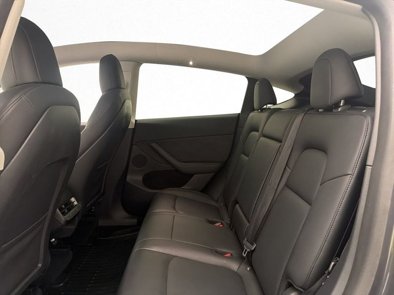 Tesla Model Y bild 27