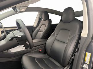 Tesla Model Y bild 11