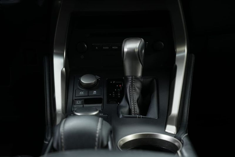 Lexus NX bild 15
