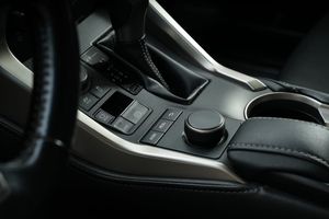 Lexus NX bild 18