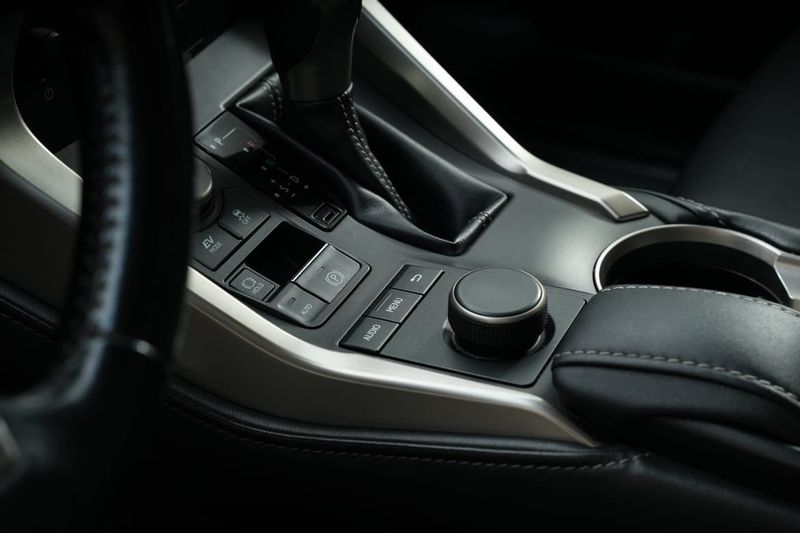Lexus NX bild 18