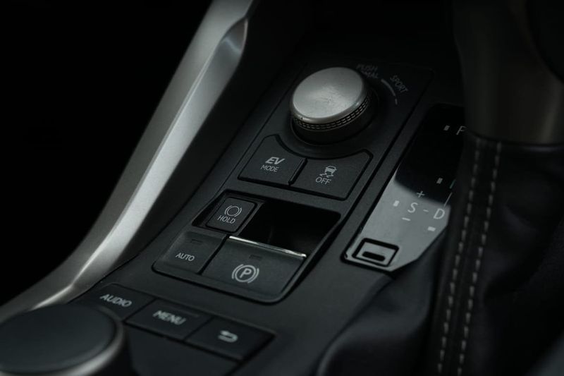 Lexus NX bild 20