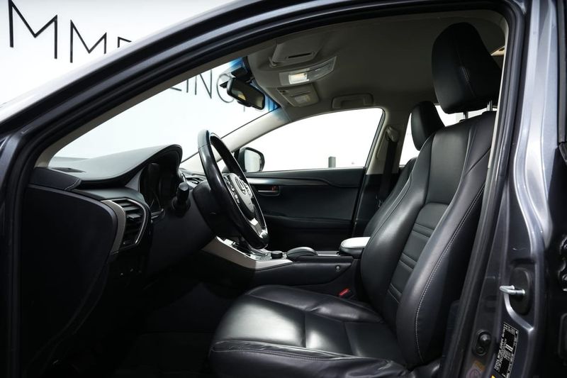 Lexus NX bild 11