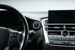 Lexus NX bild 16