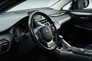 Lexus NX bild 12