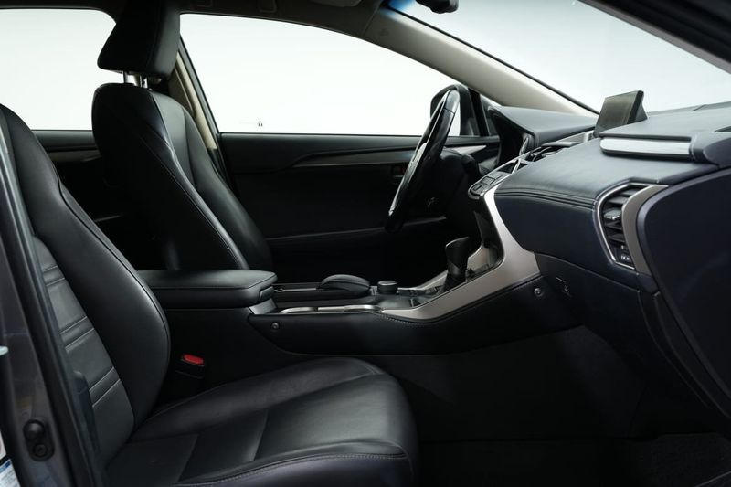 Lexus NX bild 14