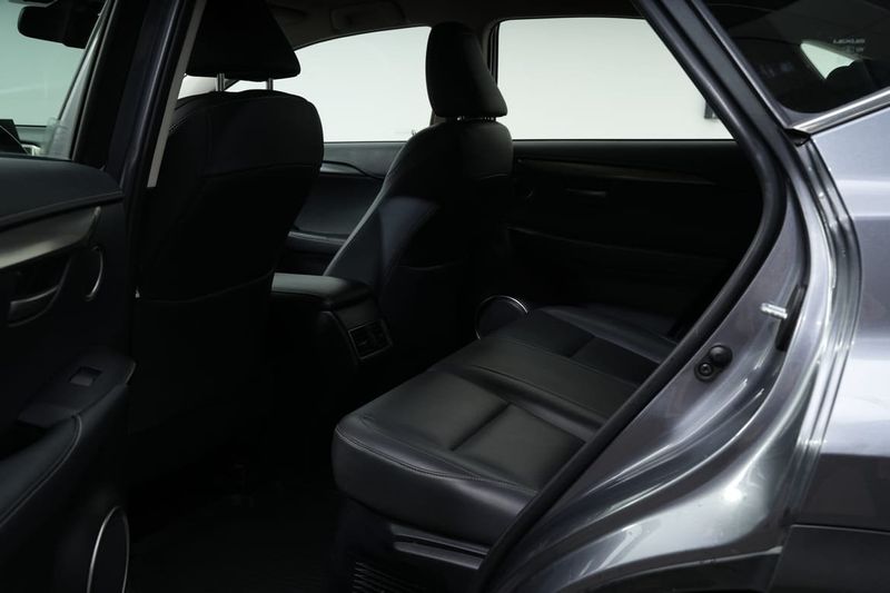 Lexus NX bild 13