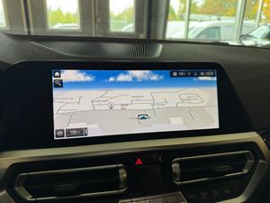 BMW 330 bild 13