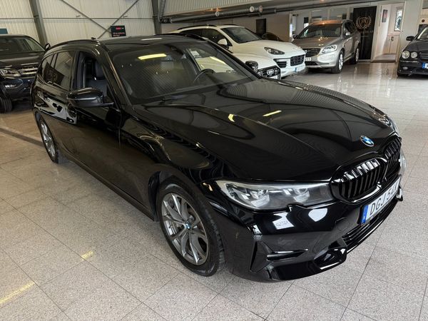 BMW 330 e xDrive Touring Sport line 1 ägare Navi Kamera Drag Moms - 2021