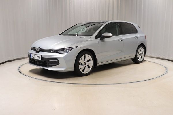 Volkswagen Golf I Life TSI 150hk Kamera Värmare Carplay Rattvärme - 2025