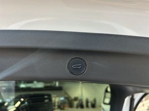 Tesla Model Y bild 18