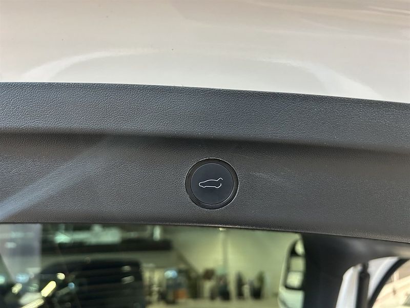 Tesla Model Y bild 18
